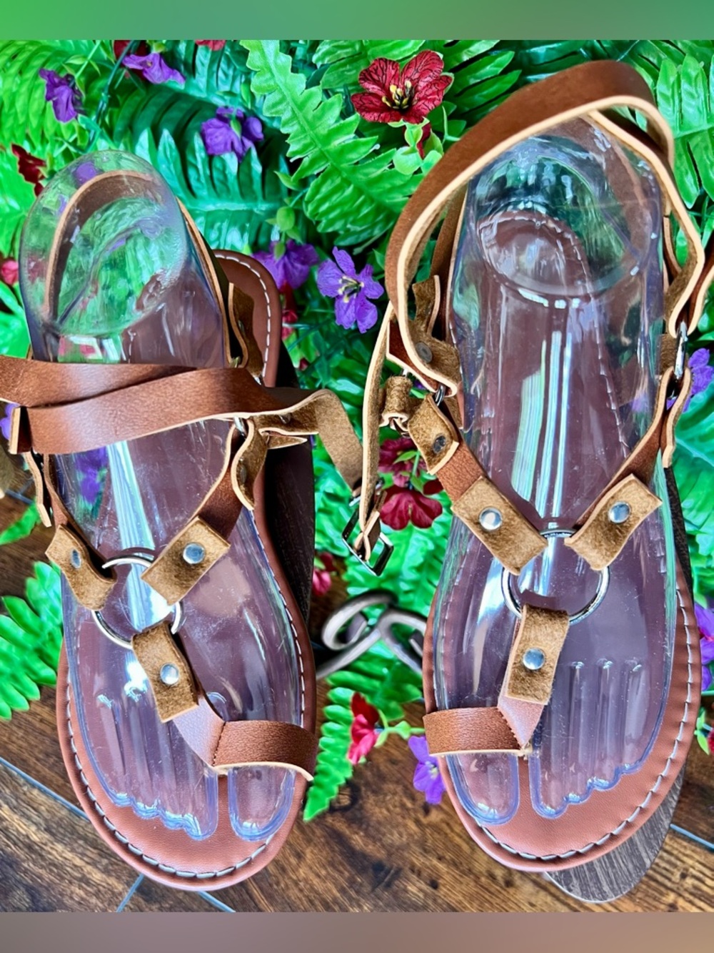 NWT Women’s Brown Leather T-Strap Sandals-Size 7